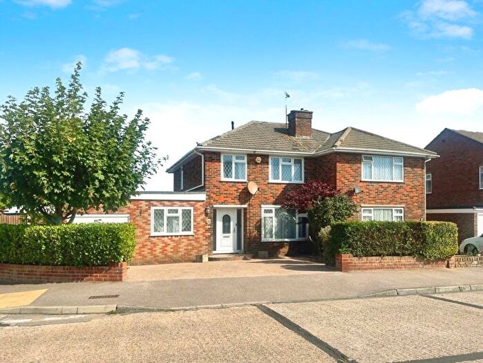 3 Bedroom Semi-Detached House To Rent In Kenilworth Drive, Gillingham, Kent, ME8