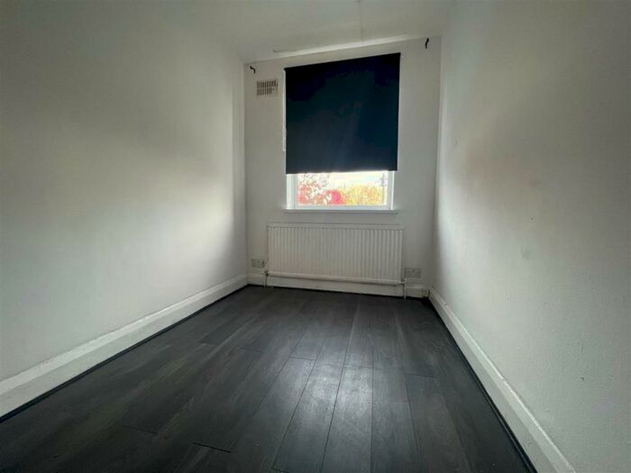 2 Bedroom House To Rent In Hertford Road Enfield, EN3