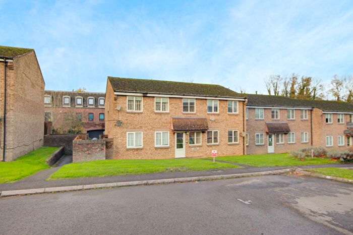 1 Bedroom Flat For Sale In Gordon Close, Haywards Heath, RH16