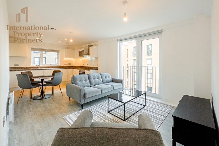 2 Bedroom Flat To Rent In Middlewood Plaza, Craven Street, Salford, M5