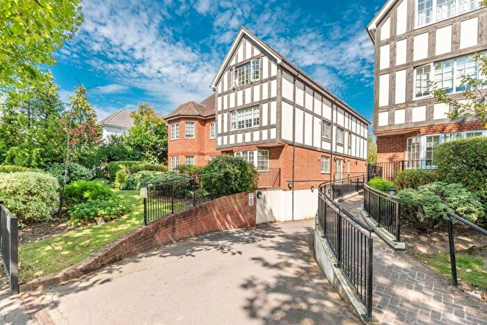 2 Bedroom Flat To Rent In The Avenue, Hatch End, Pinner, HA5