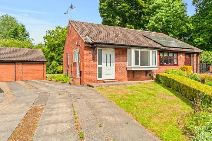 2 Bedroom Bungalow To Rent In Plane Tree Avenue, Leeds, LS17