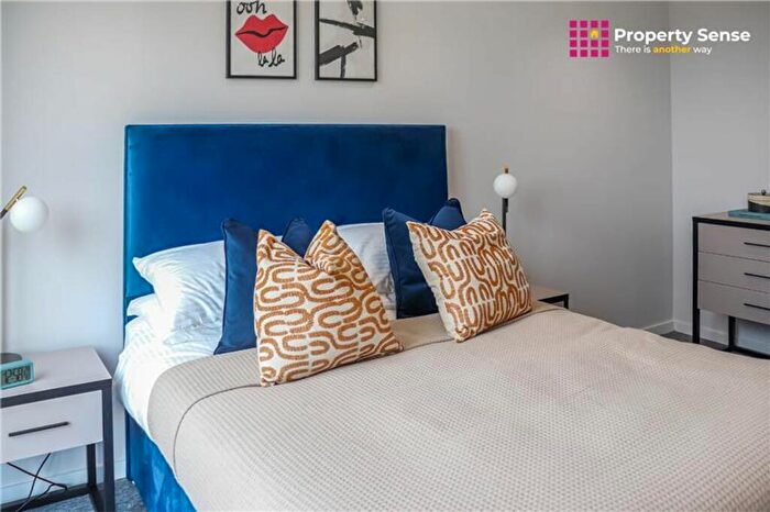 2 Bedroom Apartment To Rent In Daw Bank, Stockport, SK3