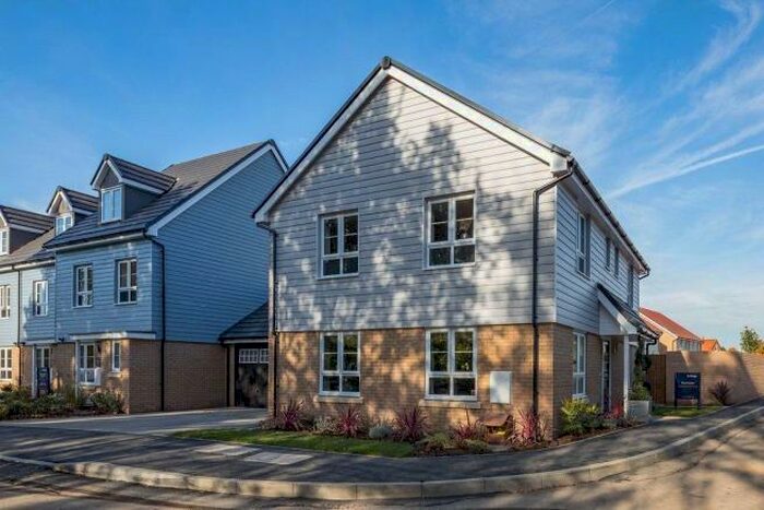 3 Bedroom Detached House To Rent In Chertsey, Surrey, KT16