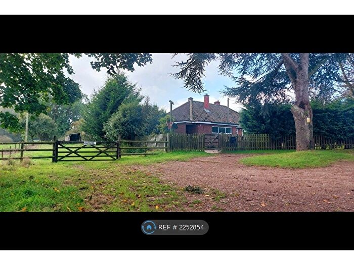 4 Bedroom Bungalow To Rent In Costessey Lane, Drayton, Norwich, NR8