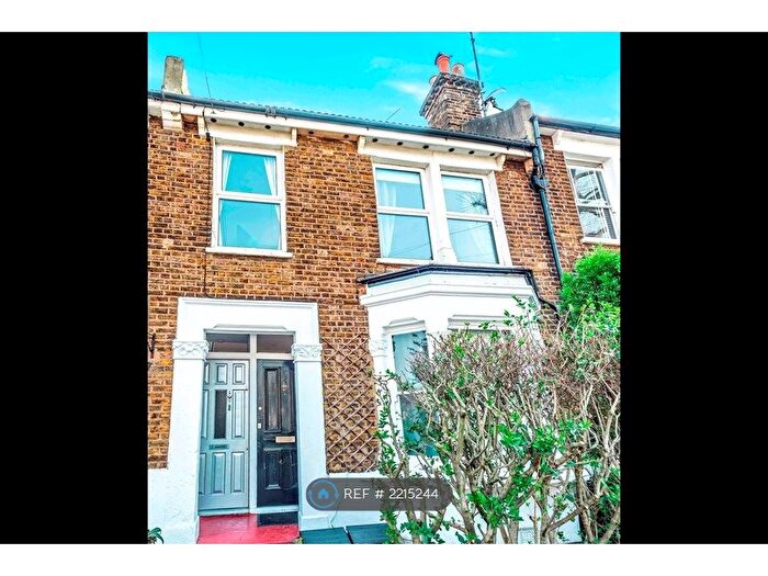 3 Bedroom Flat To Rent In Dupree Road, London, SE7