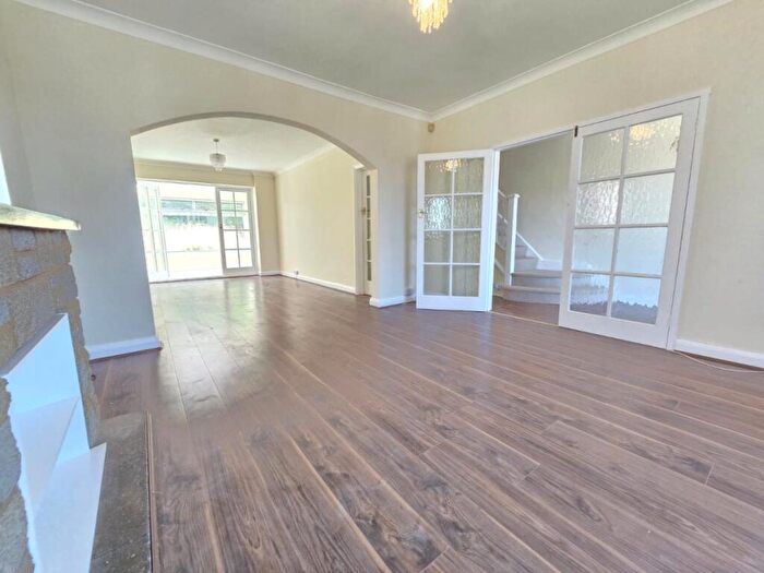 3 Bedroom House To Rent In Abbotshall Avenue, Southgate, N14