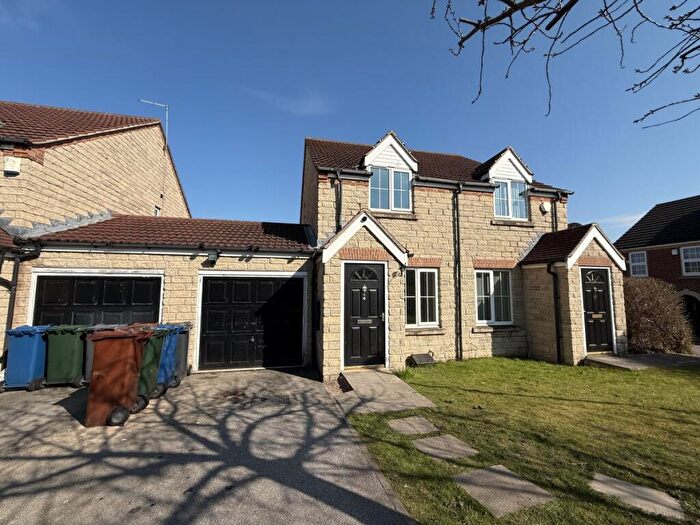 2 Bedroom Mews To Rent In Maple Close, Kendray, S70