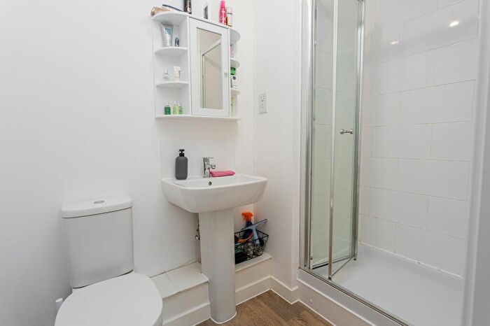 2 Bedroom Apartment For Sale In Somerley Drive, Crawley, RH10