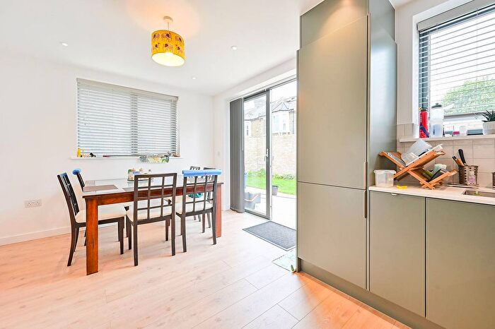 3 Bedroom Detached House For Sale In Felix Road, Ealing, West Ealing, W13