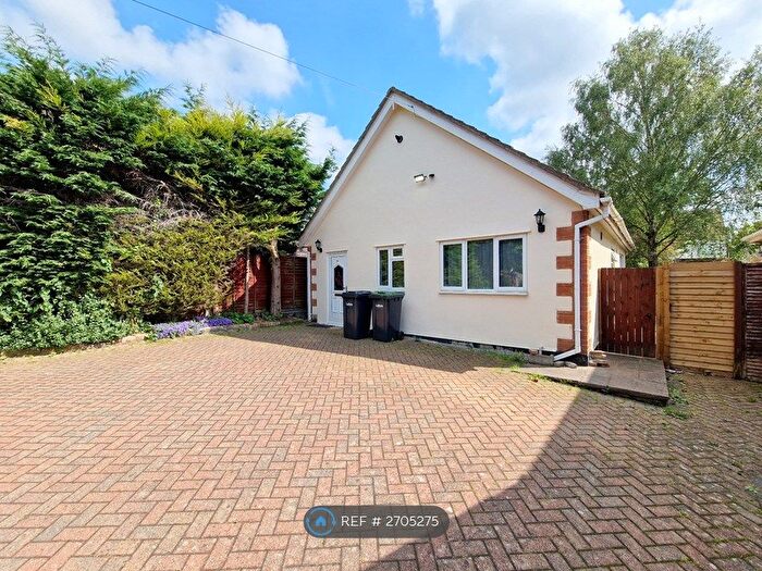 2 Bedroom Bungalow To Rent In Mountfield Road, Luton, LU2