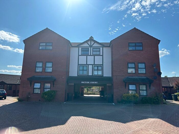 2 Bedroom Flat To Rent In Bicton Avenue, Worcester, Worcestershire, WR5