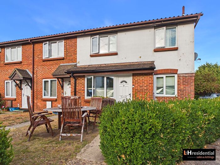 1 Bedroom Terraced House To Rent In Siskin Close, Borehamwood, WD6