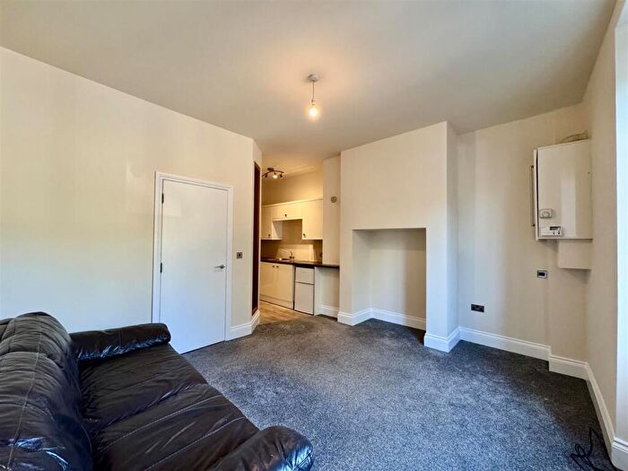 1 Bedroom Character Property To Rent In Huddersfield Road, Holmfirth, HD9