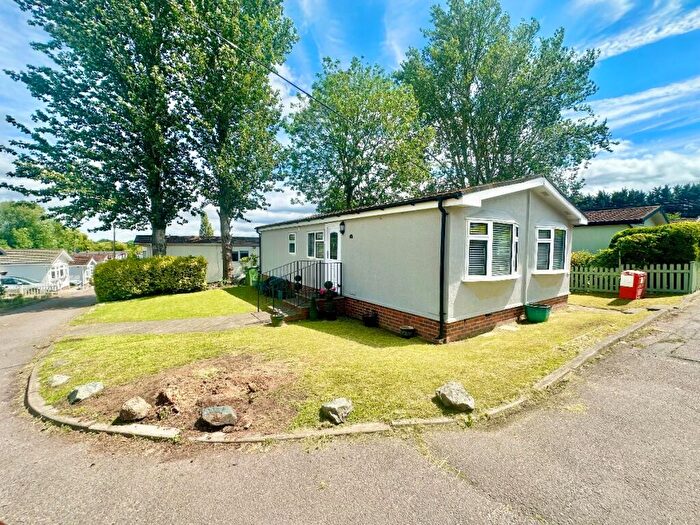 2 Bedroom Park Home For Sale In North End, Cummings Hall Lane, Noak Hill, Romford, RM3