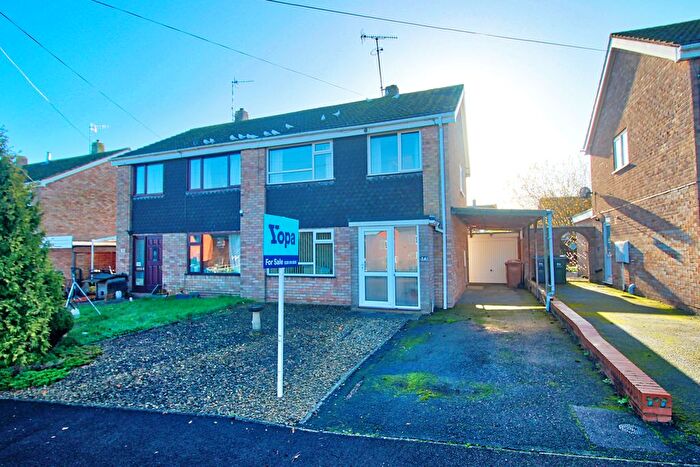 3 Bedroom Semi-Detached House For Sale In The Limes, Worcester, WR5