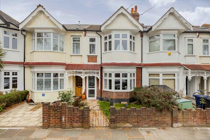 3 Bedroom Property To Rent In Graham Avenue, London, W13