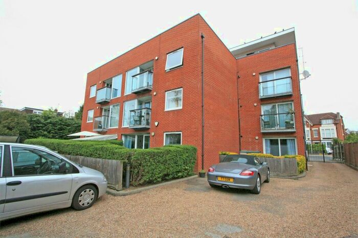 2 Bedroom Flat To Rent In Plaistow Lane, Bromley, BR1