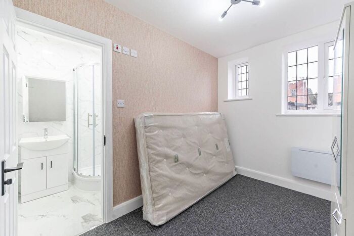 Studio To Rent In High Street, Bushey, WD23