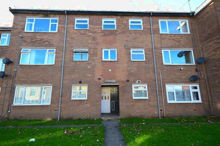2 Bedroom Flat To Rent In Dunbar Street, Wakefield, WF1
