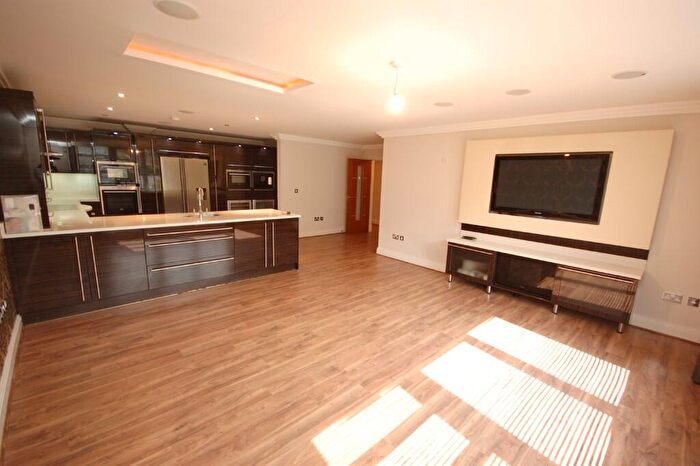 3 Bedroom Apartment For Sale In Studland Road, Bournemouth, Dorset, BH4