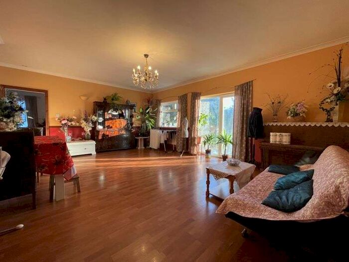 5 Bedroom Bungalow For Sale In 6 8 The Auklands, Heolymynach