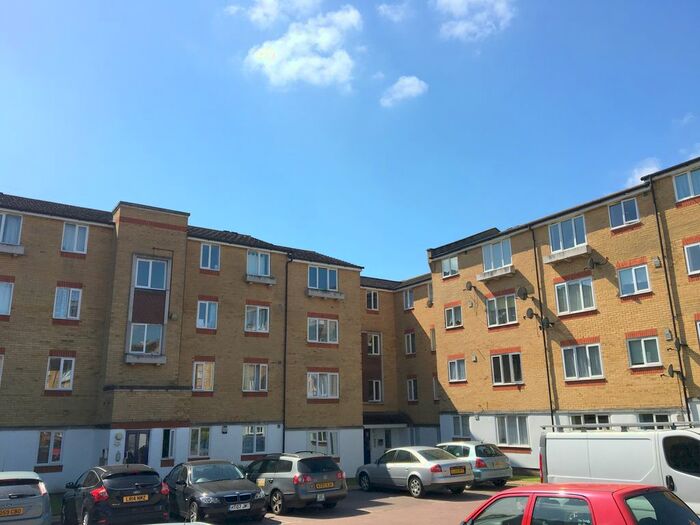 2 Bedroom Flat To Rent In Dadswood, Harlow, CM20