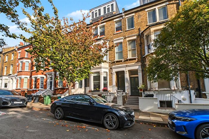 2 Bedroom Flat For Sale In Denning Road, Hampstead, NW3