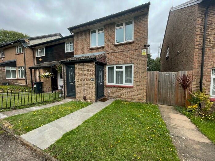 2 Bedroom Ground Maisonette To Rent In Amanda Close, Chigwell, Essex, IG7