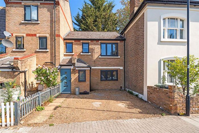 3 Bedroom Terraced House For Sale In Hamilton Road, London, SE27