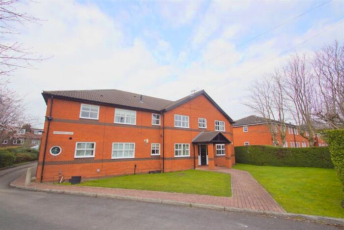 2 Bedroom Flat To Rent In Wentworth Court, Nursery Lane, Leeds, LS17