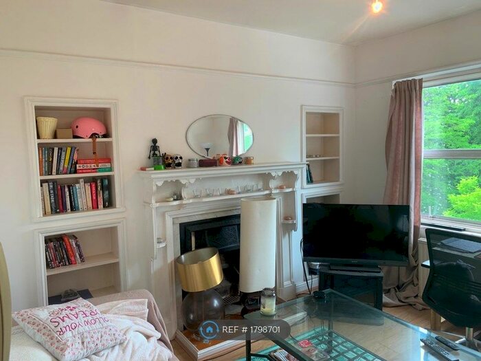 3 Bedroom Flat To Rent In Queens Avenue, London, N10