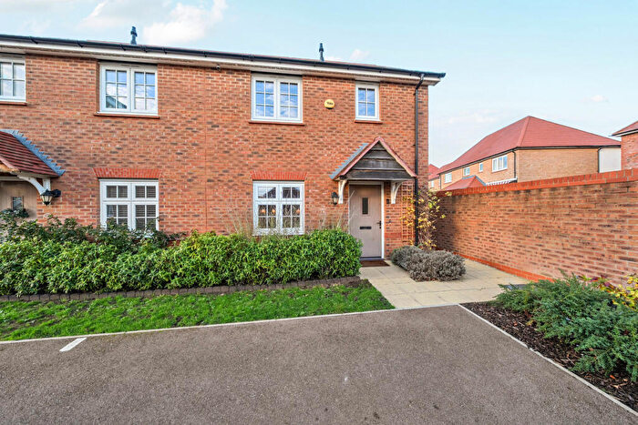 2 Bedroom End Of Terrace House For Sale In Finch Green, Caddington, LU1