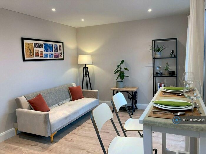 1 Bedroom Flat To Rent In The Woodlands, London, SE13