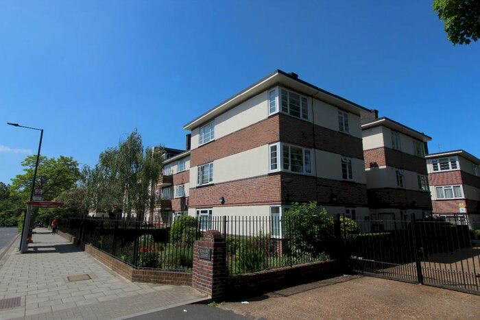 2 Bedroom Flat To Rent In Benhurst Court, Leigham Court Road, Streatham, SW16