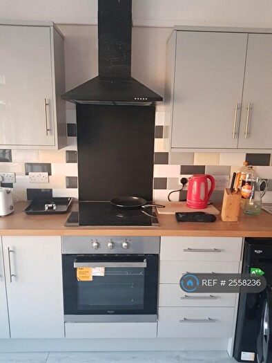 2 Bedroom Flat To Rent In Two Mile Hill Road, Bristol, BS15