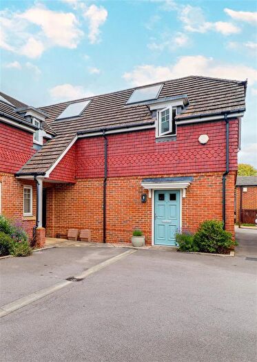 2 Bedroom Property To Rent In Kings Road, Shalford, Guildford, GU4
