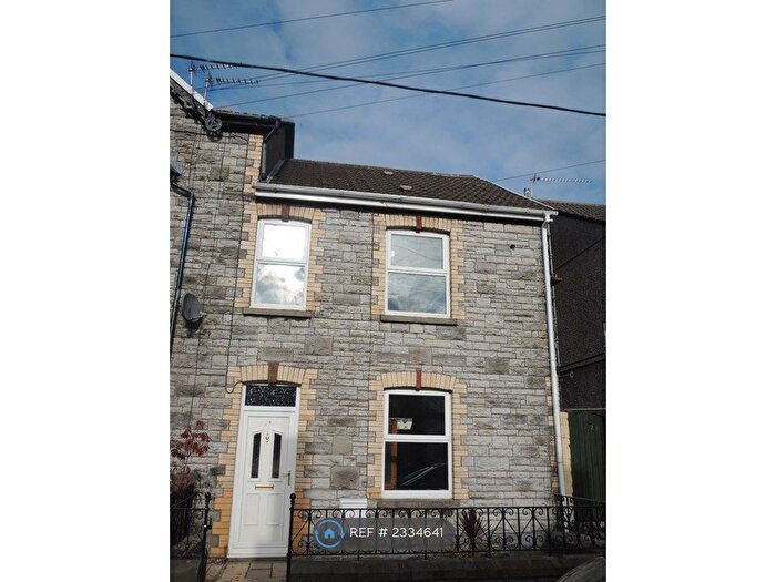3 Bedroom Semi-Detached House To Rent In School Street, Pontyclun, CF72
