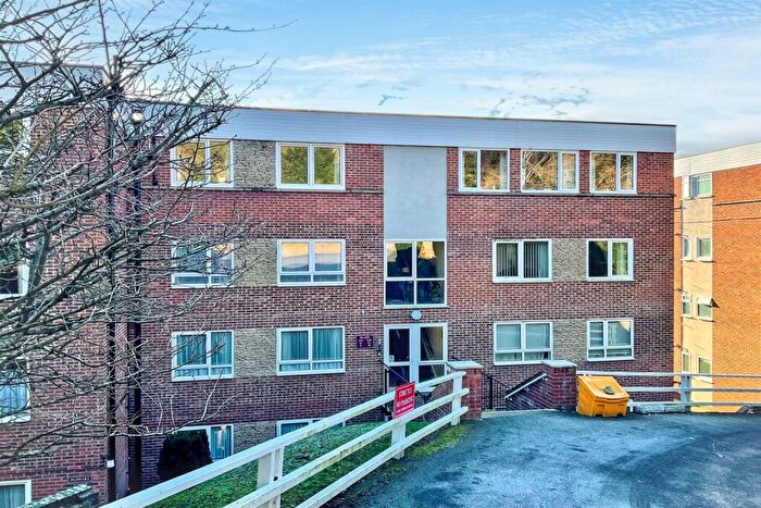 2 Bedroom Flat For Sale In Redlands Court, London Road, River, CT17