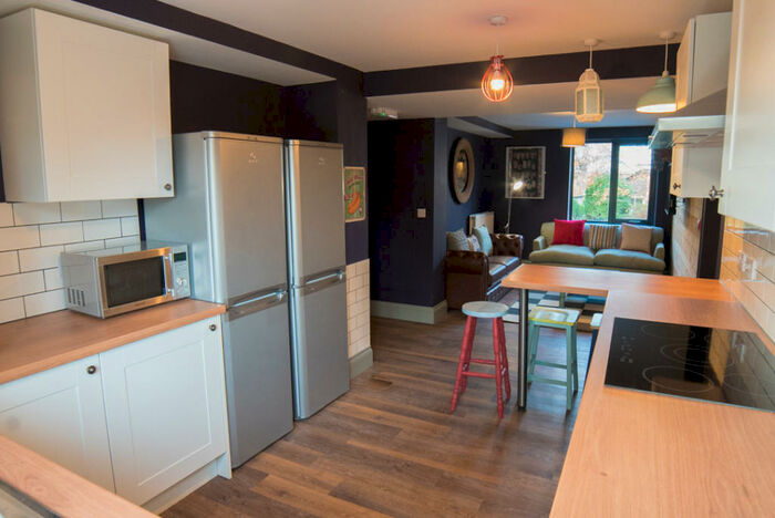 6 Bedroom Flat To Rent In Apartment, Mary Morris House, Shire Oak Road, LS6