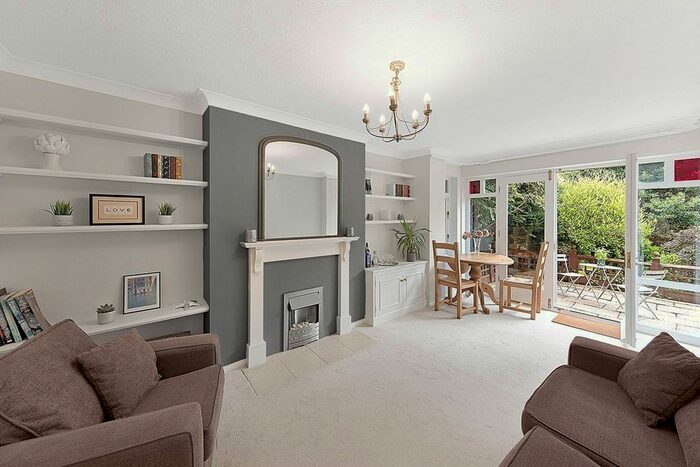 1 Bedroom Flat To Rent In Keswick Road, Putney, London, SW15