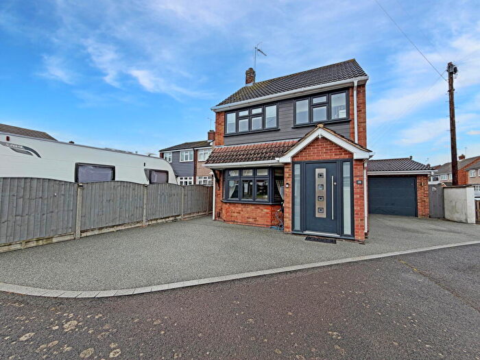 4 Bedroom Detached House For Sale In Tudor Avenue, Stanford-Le-Hope, SS17