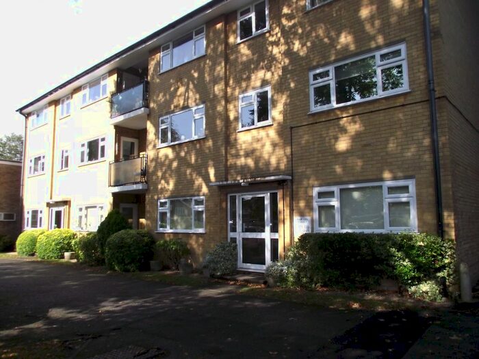 2 Bedroom Flat To Rent In Cambridge Road West, Farnborough GU14
