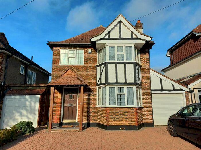 3 Bedroom Detached House To Rent In Tabor Gardens, Cheam, Sutton SM3