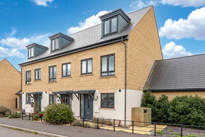 3 Bedroom End Of Terrace House For Sale In Stanmore Crescent, Carterton, Oxfordshire, OX18