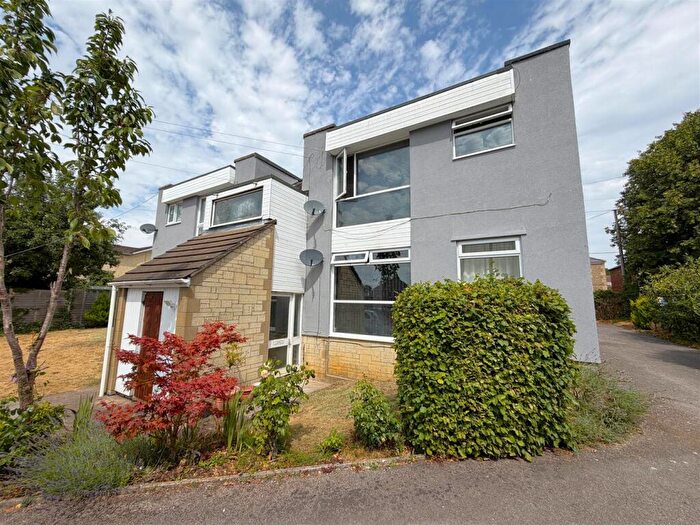 2 Bedroom Flat For Sale In Parkfields, Chippenham, SN15