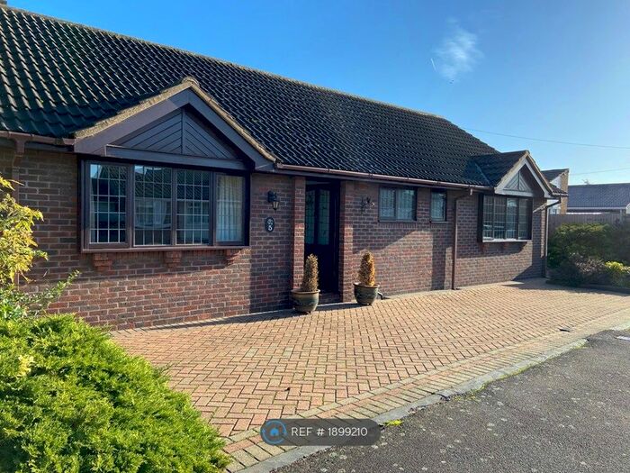 3 Bedroom Bungalow To Rent In Acer Avenue, Rainham, RM13