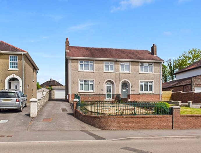 3 Bedroom Semi-Detached House To Rent In Lime Grove Avenue, Carmarthen, SA31
