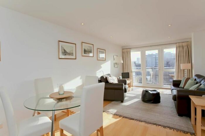 2 Bedroom Flat To Rent In Vauxhall Bridge Road, London, SW1V