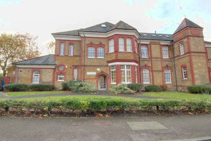 1 Bedroom Flat To Rent In Pennington Drive, London, N21